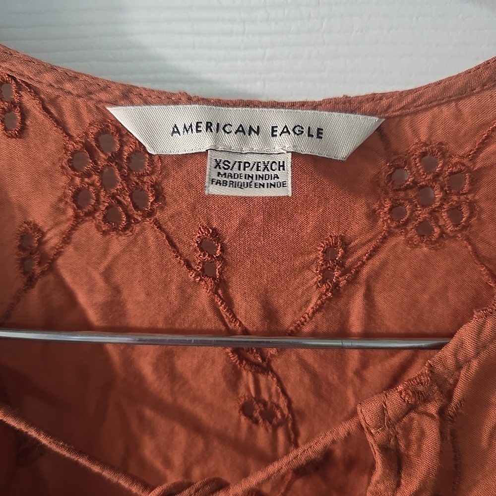 American Eagle Eyelet Terracotta Brown Peasant Boho Blouse Tassel Tie Top Sz XS - Picture 3 of 5